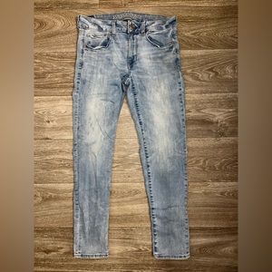 American Eagle Next Level Low Rise Skinny Jeans, Light wash, Size: 6 short